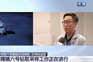 25名踢不过102名！？澳大利亚主帅上半场无限沉思，眉头紧锁